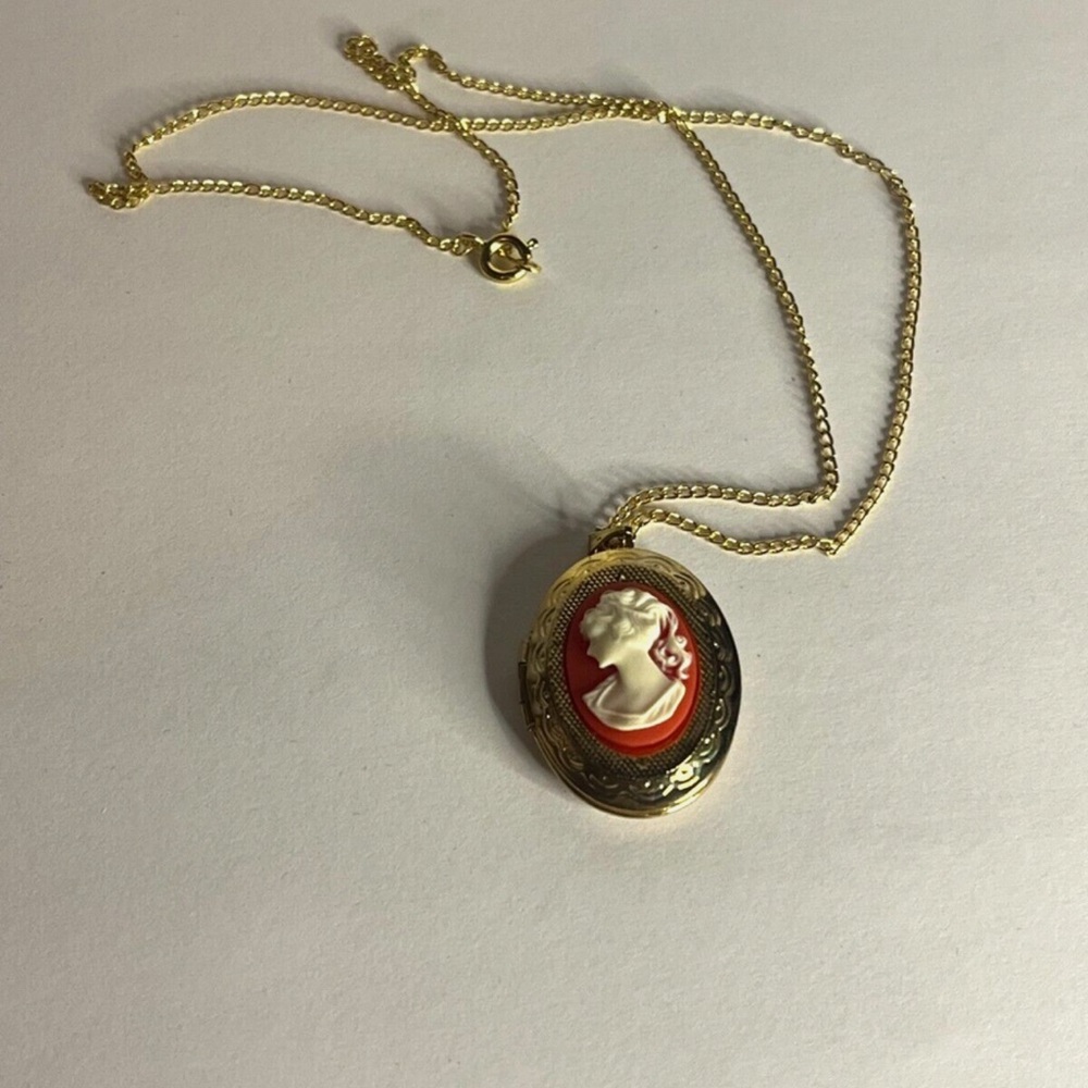 Vintage CAMEO Gold Tone Pink Orange Necklace Pendant Cameo Necklace Silhouette